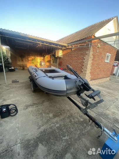 River Boats 330
