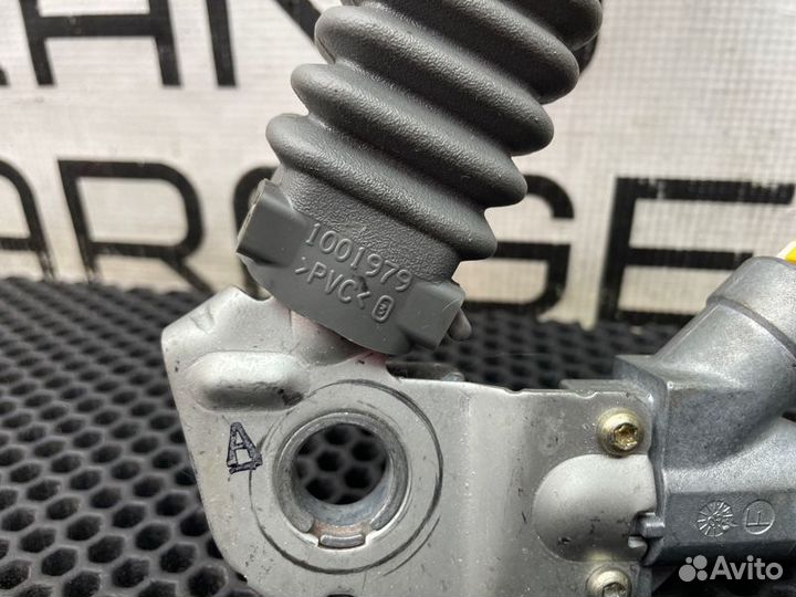 Ответная часть ремня безопасности передняя левая