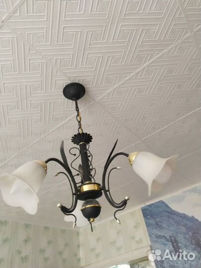 Люстры цены разные