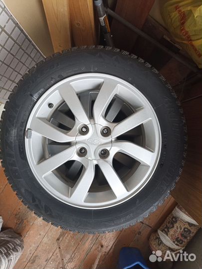 Bridgestone Blizzak Spike-01 185/60/15 с литьëм