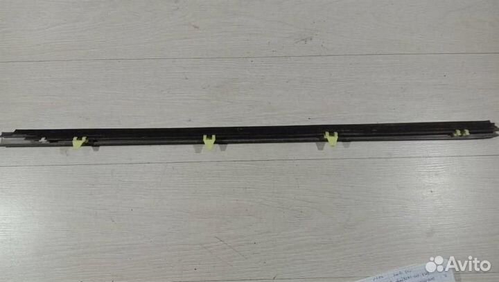 Бархотка (уплотнитель) двери передней правой Hond