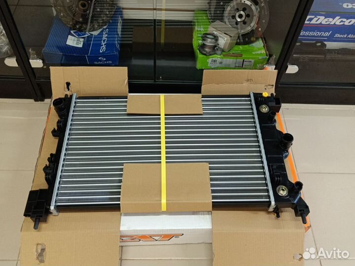 Радиатор охлаждения Chevrolet Aveo T300 Opel Mokka