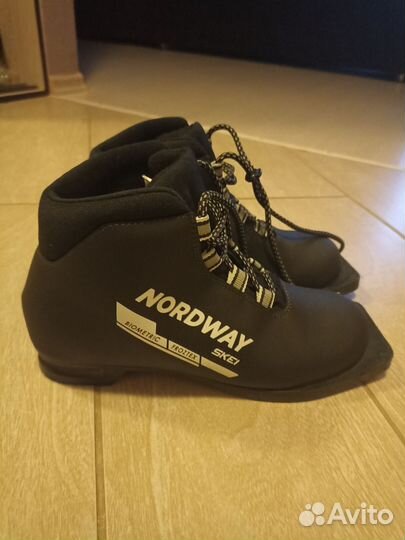 Лыжные ботинки