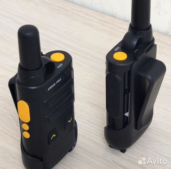 Рация с гарнитурой и наушником для работы