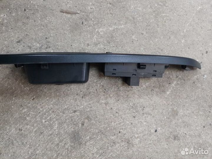 Блок управления стеклоподъемниками передний левый