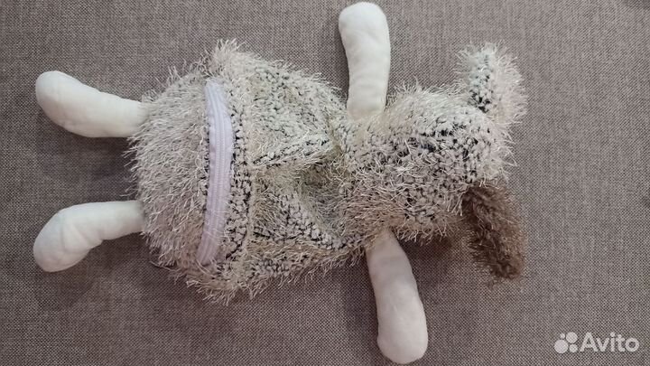 Мягкая игрушка заяц, сзади карман