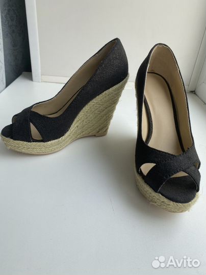 Босоножки женские