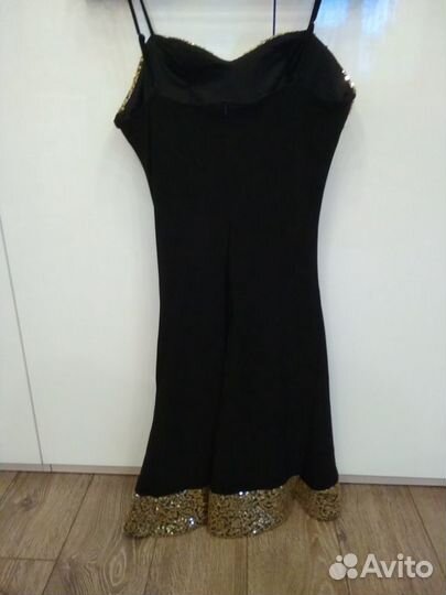 Платье вечернее черное с золотой каймой, новое