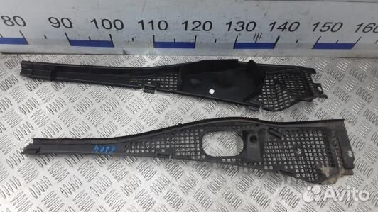 Накладка декоративная (жабо, дождевик) dacia logan