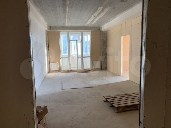 Доля в 4-к. квартире, 140,8 м², 3/11 эт.