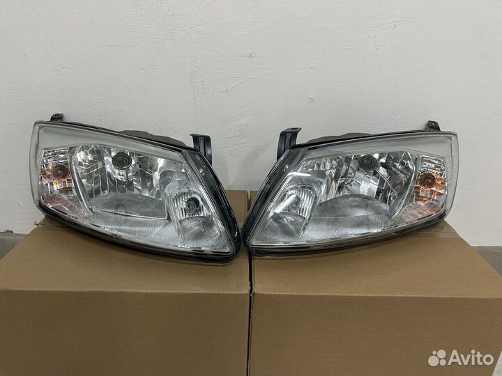 Передние фары LADA Granta