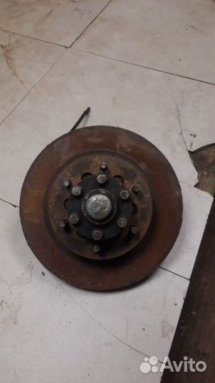 Кулак поворотный передний левый