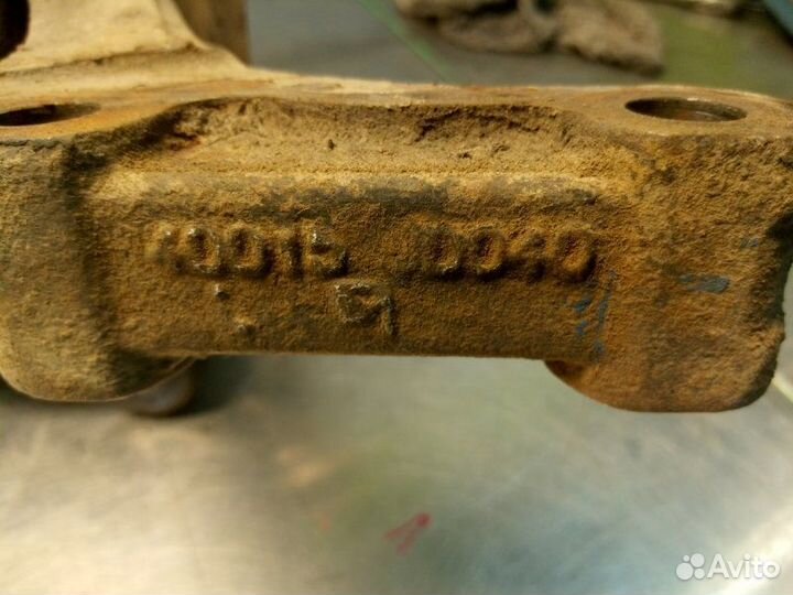 Кулак поворотный передний левый Nissan Qashqai+2