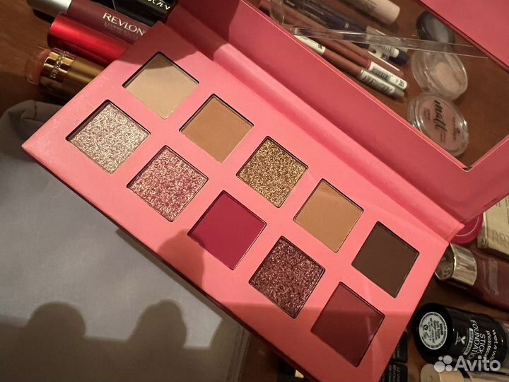 Помада, тени, карандаши для губ, глаз, пудра