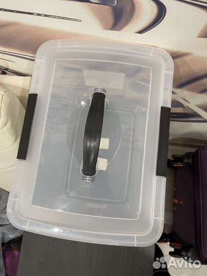 Пластиковый ящик с крышкой