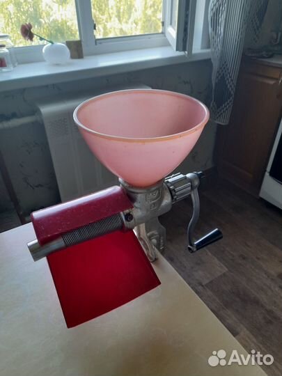 Механическая соковыжималка