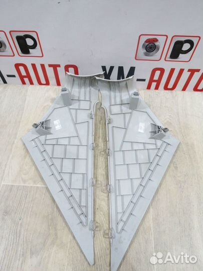 Обшивка задней стойки Skoda Rapid