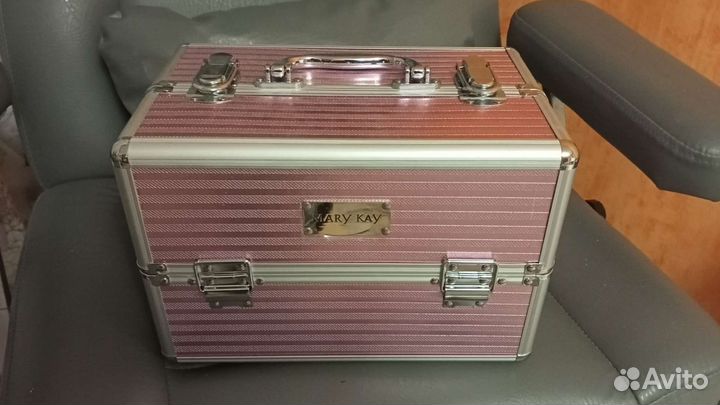 Бьюти-кейс для визажиста Mary Kay