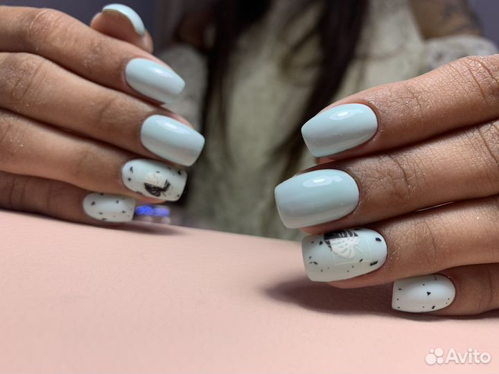 Модель на маникюр с покрытием, укрепление гелем