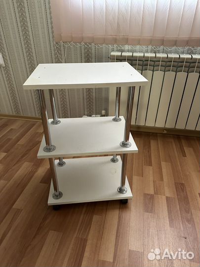 Космитическая тумба на колесах