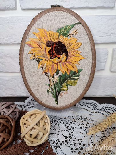 Картина вышитая гладью