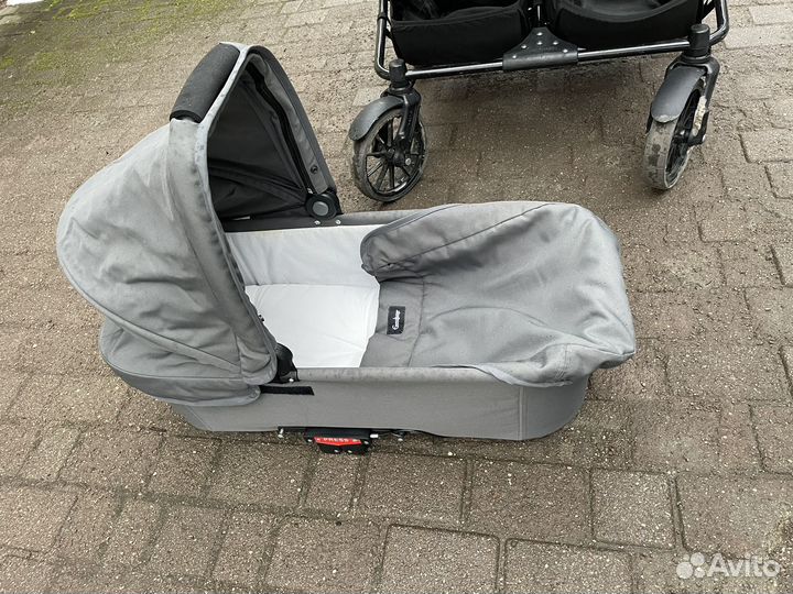 Коляска для двойни emmaljunga