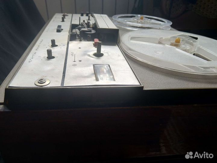 Катушечный магнитофон.Снежеть 202.ссср