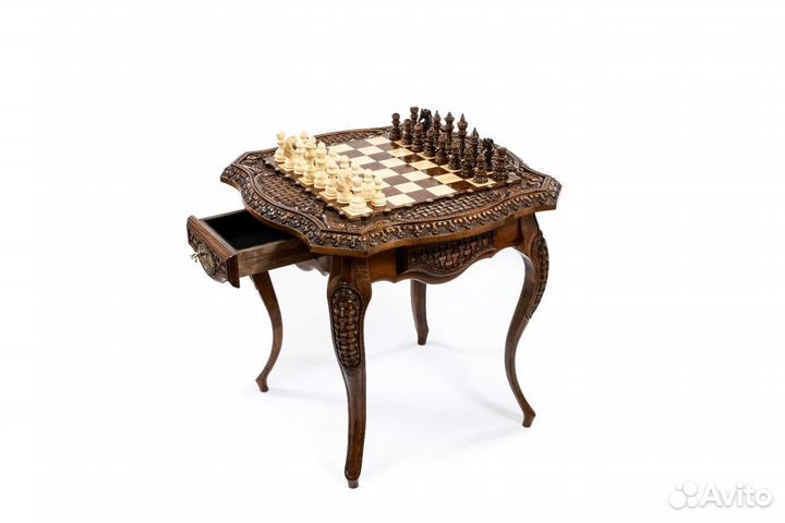 Шахматный столик с авторским оформлением контура с