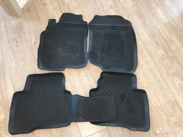 Автомобильный коврики для X-trail 2001-2007