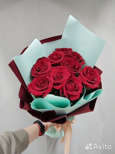 Букет из 9 высоких красных роз