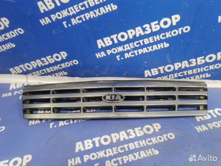 Решетка радиатора Kia Magentis седан 2005
