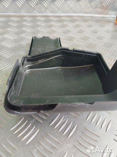 Крышка предохранителей подкапотная Renault Logan 2