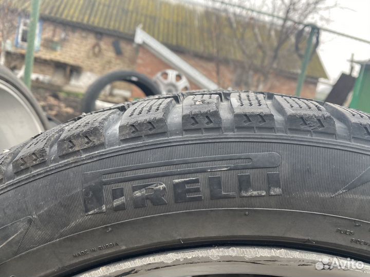 Pirelli Ice Zero 245/45 R18