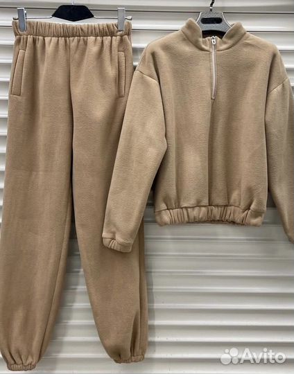 Спортивный костюм женский новый 44 размер