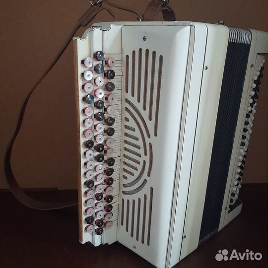 Белый тульский хороший баянчик 52/100