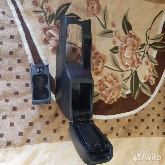 Подлокотник на lancer