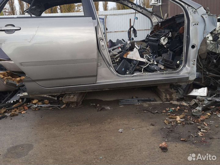 Порог правый Toyota Corolla 120 130