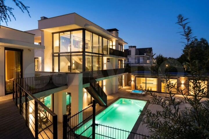 Дом 350 м² на участке 15 сот.