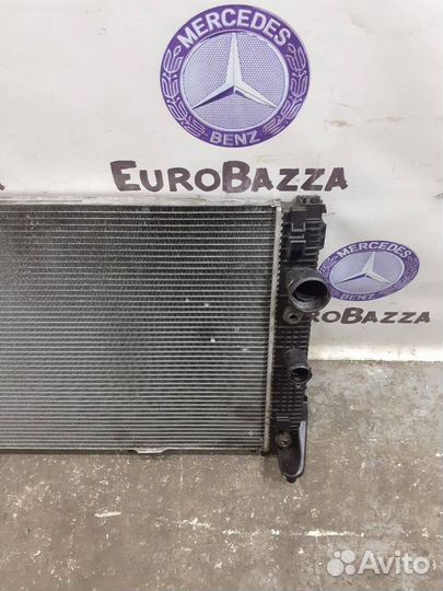 Основной радиатор Mercedes W204