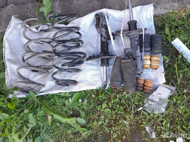 Стойки 54661-2H000, 54651-2h000, пружины,пыльн.отб