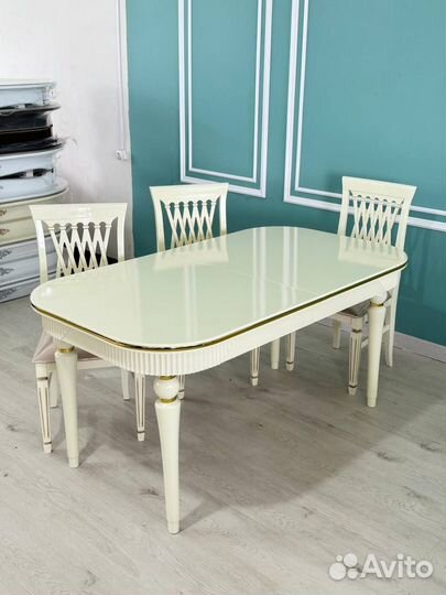 Стол и стулья