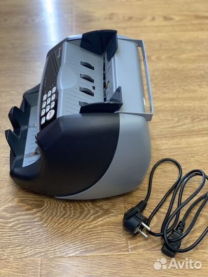 Счетчик банкнот Cassida 6650