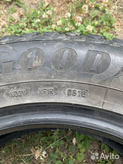 Goodyear Ultra Grip Ice Arctic 2 SUV 225/65 R17 102T