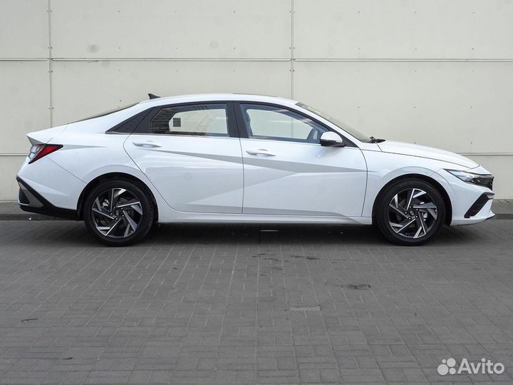 Hyundai Elantra 1.5 CVT, 2023, 114 км