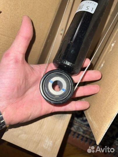 Амортизатор передний Паджеро 3 4