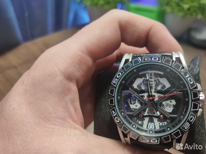 Часы Roger Dubuis Excalibur Huracan