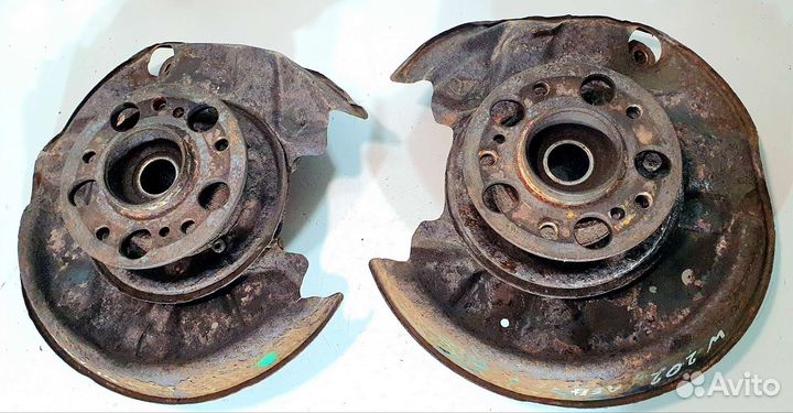 Кулак задний Mercedes Benz W202, W124, W201