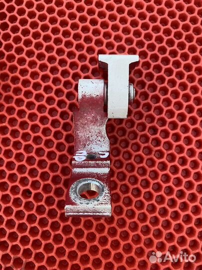 Петли передней правой двери Volkswagen Passat b5