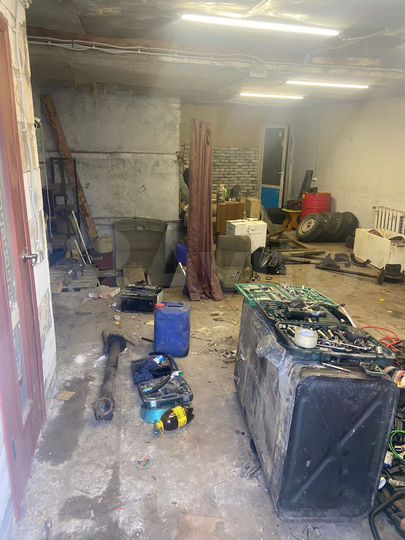 Гараж, > 30 м²