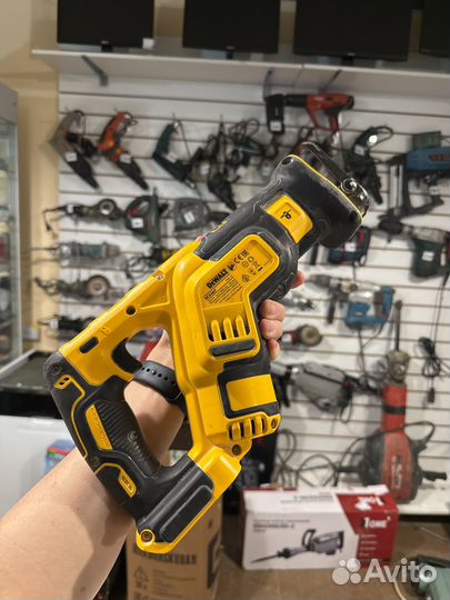Пила сабельная Dewalt DCS 367